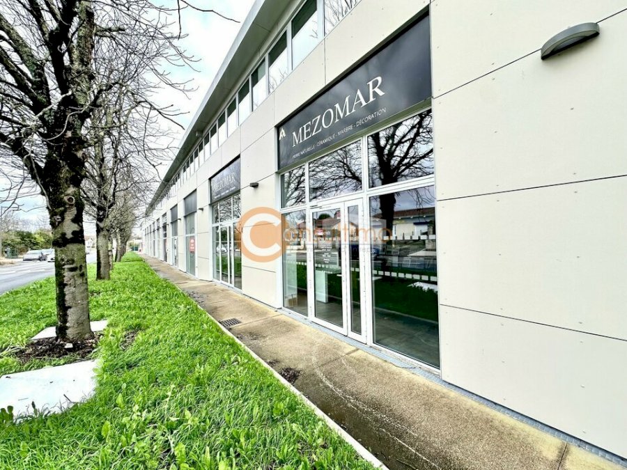 Local commercial à louer 138 m² - Carbon-Blanc