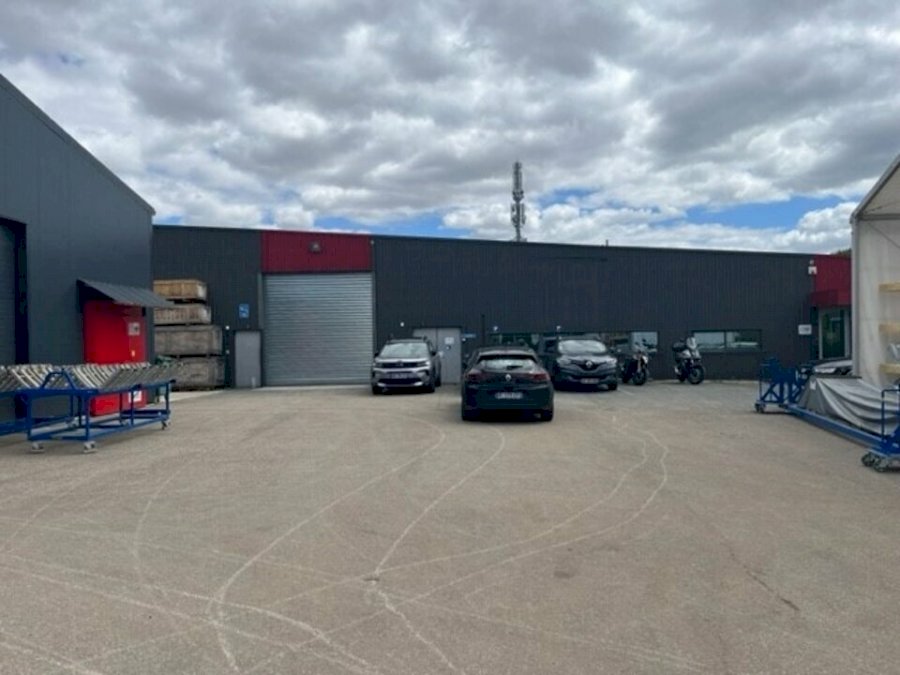 Local d'activité à louer 935 m² - Eysines