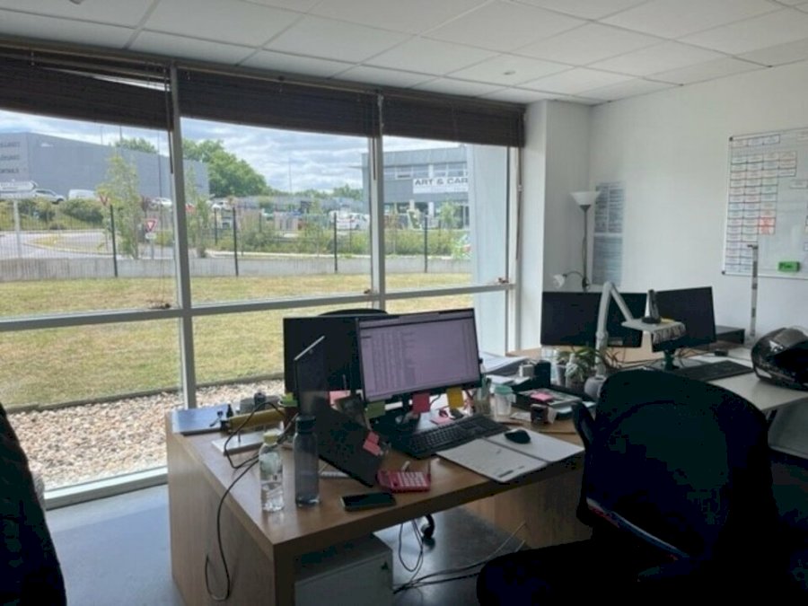 Local d'activité à louer 935 m² - Eysines