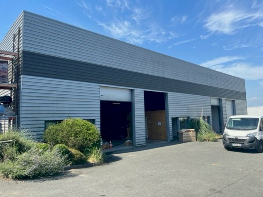 Local d'activité à louer 800 m² - Bassens