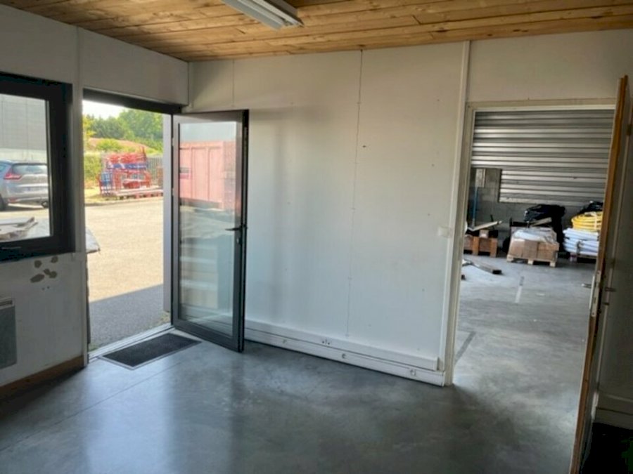 Local d'activité à louer 800 m² - Bassens