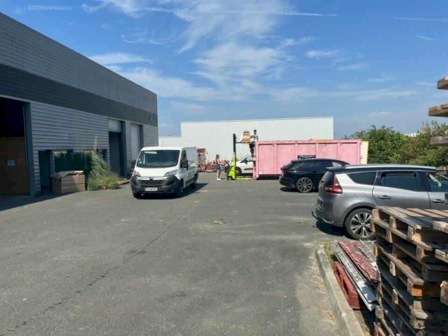 Local d'activité à louer 800 m² - Bassens