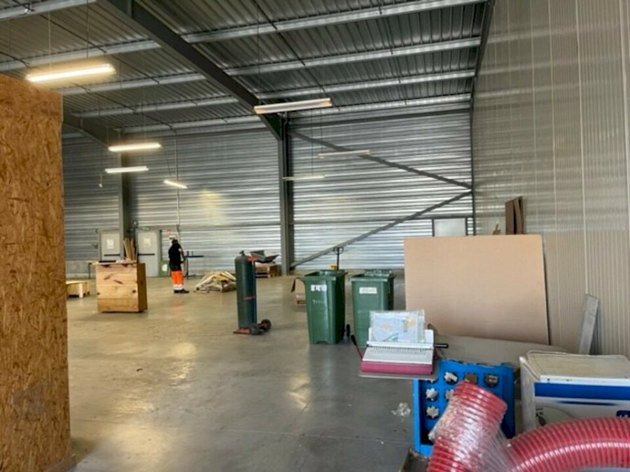 Local d'activité à louer 800 m² - Bassens