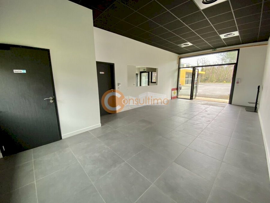 Bureau à acheter 84 m² - Le Pian-Médoc