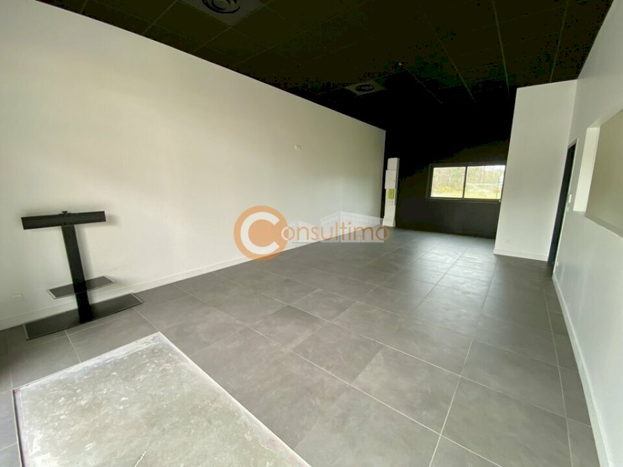 Bureau à acheter 84 m² - Le Pian-Médoc