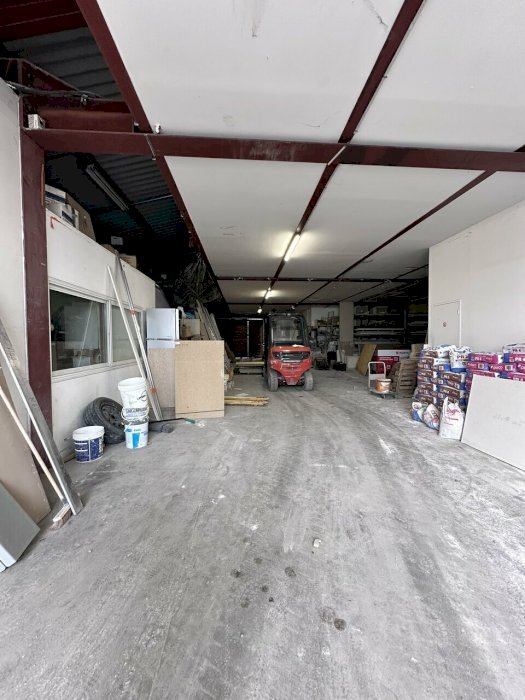 Local d'activité à acheter 639 m² - Floirac