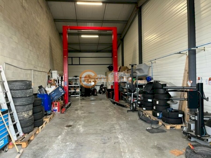 Local d'activité à louer 720 m² - Saint-Loubès