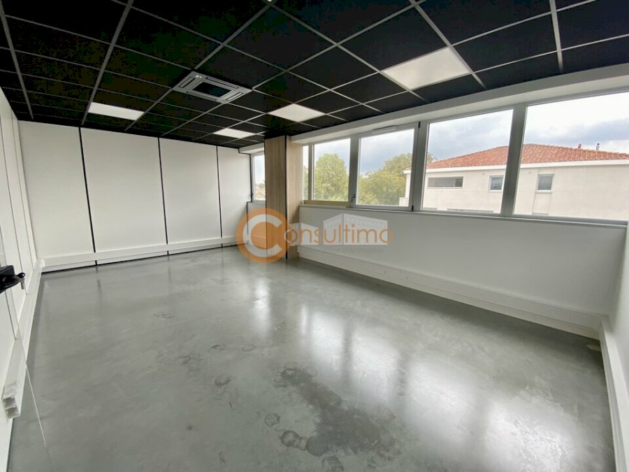 Bureau à louer 33 m² - Carbon-Blanc