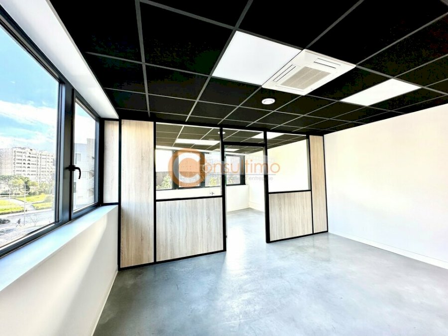Bureau à louer 75 m² - Talence