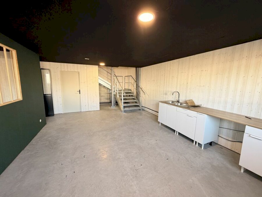 Bureau à louer 169 m² - Mios