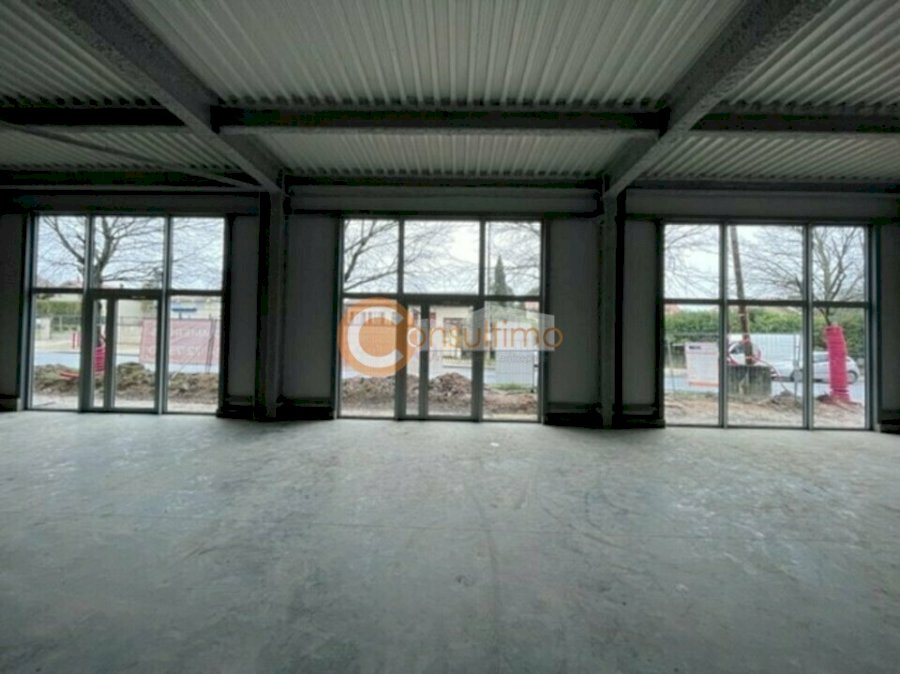 Local commercial à louer 245 m² - Carbon-Blanc