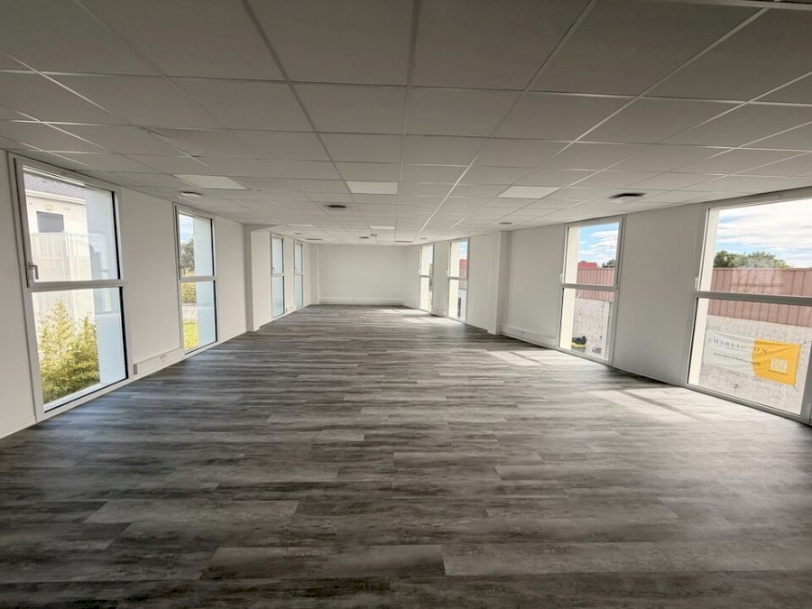 Bureau à louer 200 m² - Eysines