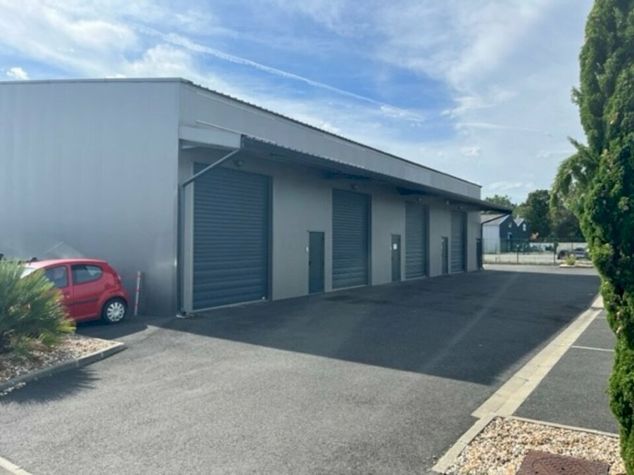 Local d'activité à louer 335 m² - Saint-André-de-Cubzac