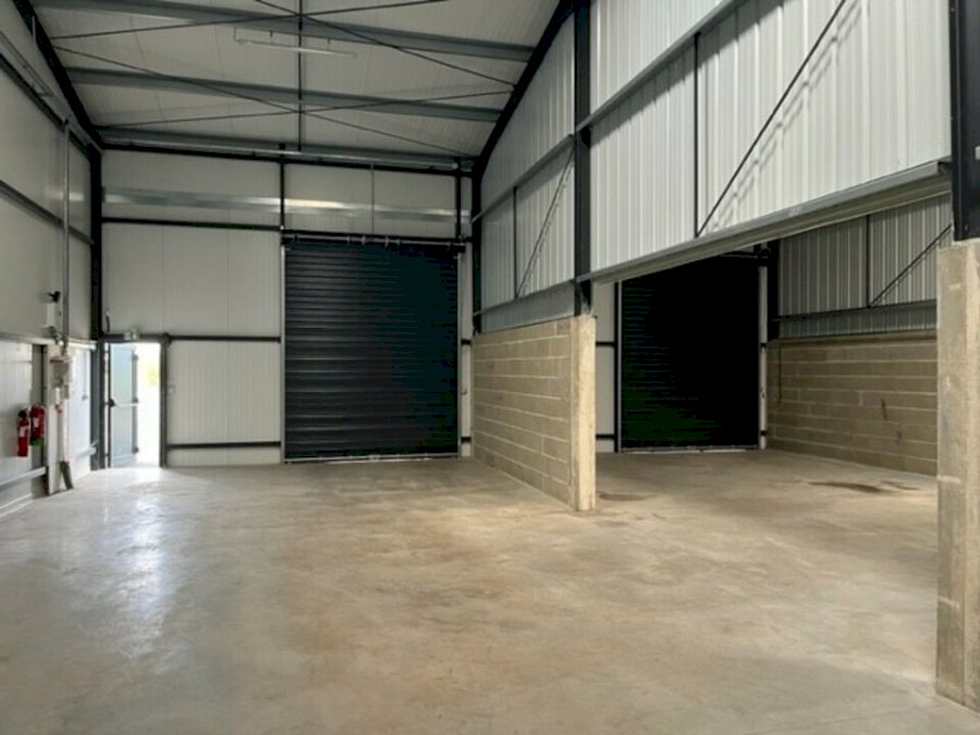 Local d'activité à louer 335 m² - Saint-André-de-Cubzac