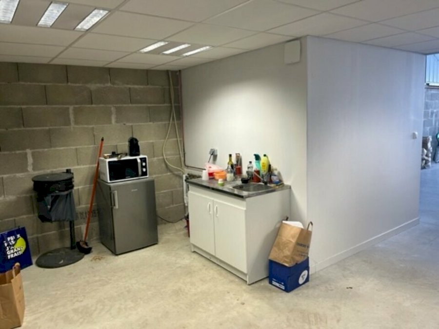 Local d'activité à louer 150 m² - Saint-André-de-Cubzac
