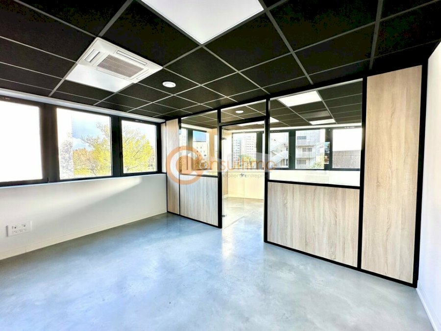 Bureau à louer 75 m² - Talence