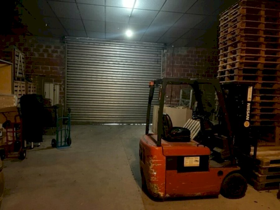 Local d'activité à acheter 300 m² - Saint-Loubès