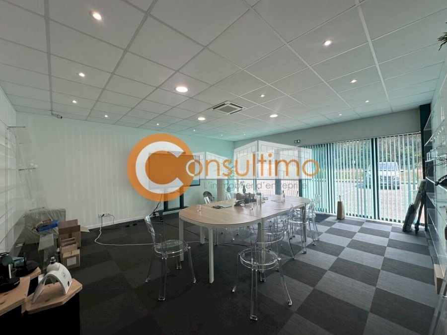 Bureau à acheter 437 m² - Saint-Aubin-de-Médoc
