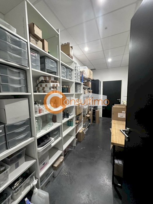 Bureau à acheter 437 m² - Saint-Aubin-de-Médoc