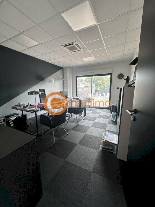 Bureau à acheter 437 m² - Saint-Aubin-de-Médoc