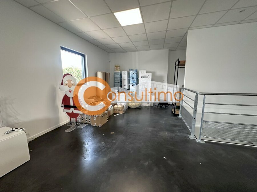 Bureau à acheter 437 m² - Saint-Aubin-de-Médoc
