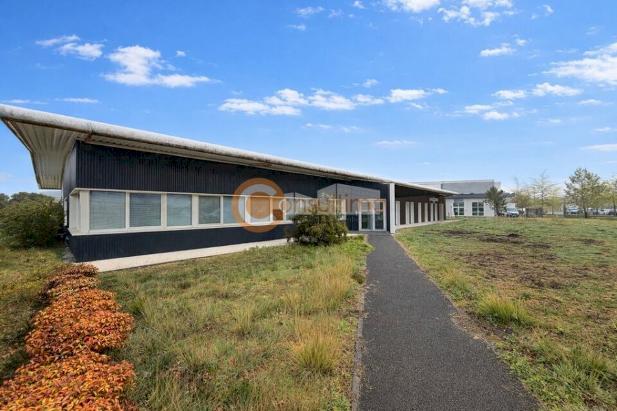 Bureau à acheter 750 m² - Martillac