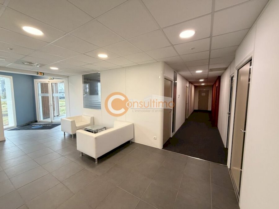 Bureau à acheter 750 m² - Martillac