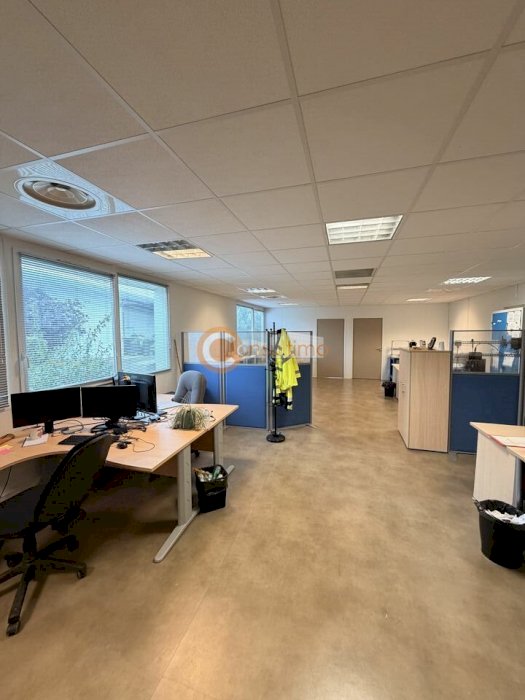 Bureau à acheter 750 m² - Martillac