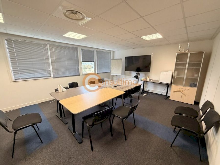 Bureau à acheter 750 m² - Martillac