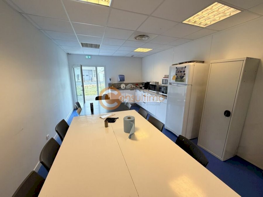 Bureau à acheter 750 m² - Martillac