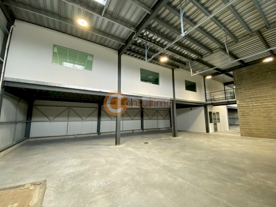 Bureau à acheter 1500 m² - Mios