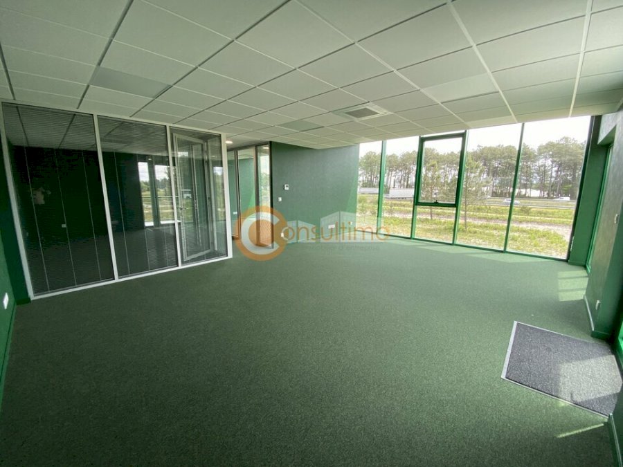Bureau à acheter 1500 m² - Mios