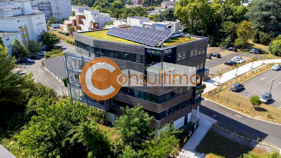 Bureau à louer 157 m² - Talence