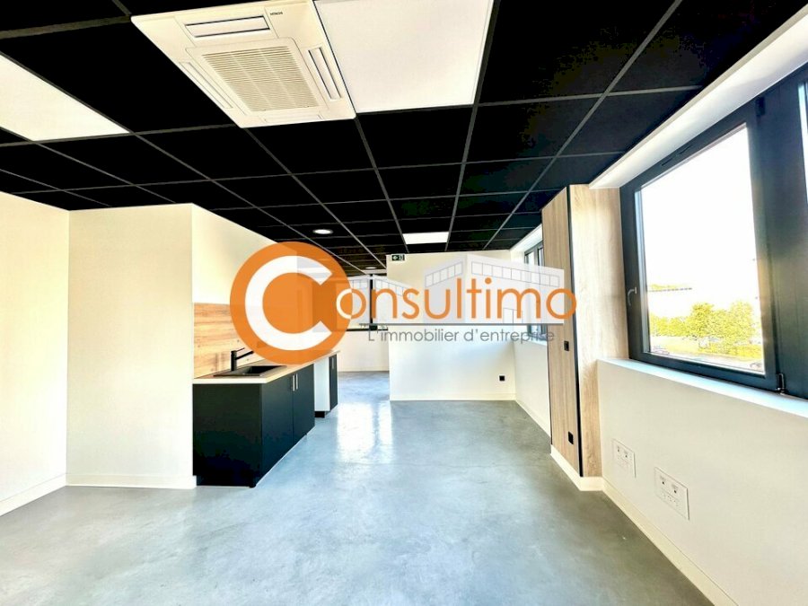 Bureau à louer 157 m² - Talence
