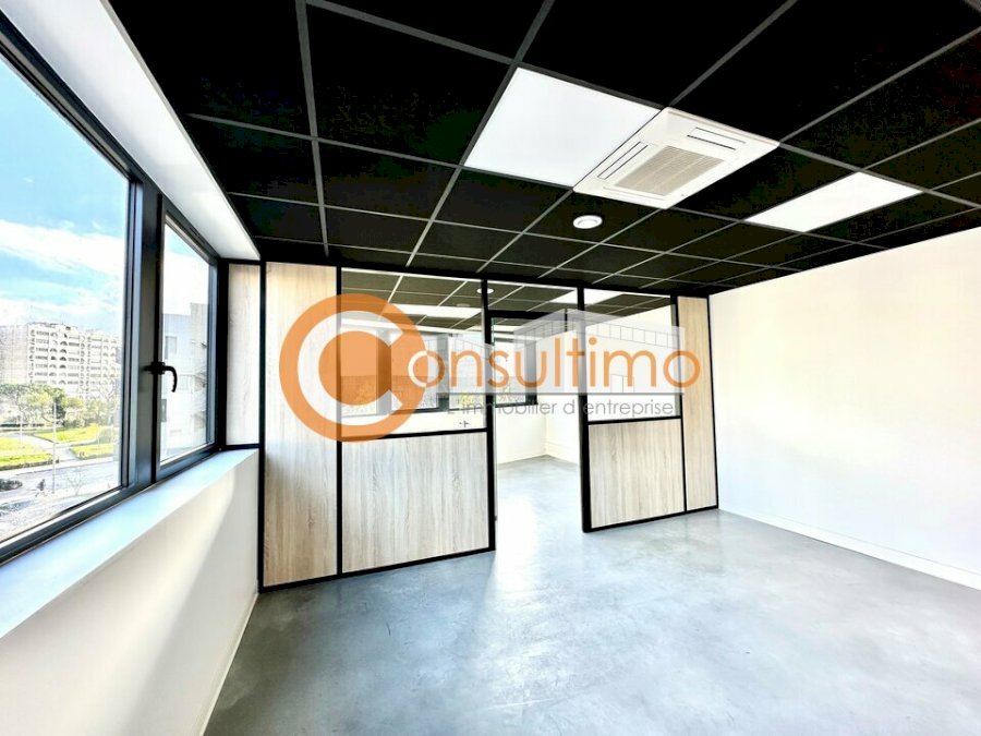 Bureau à louer 157 m² - Talence