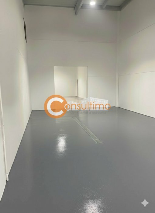 Local d'activité à acheter 525 m² - Izon
