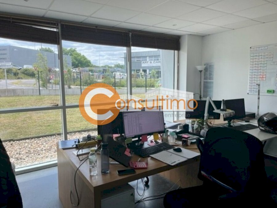 Local d'activité à louer 935 m² - Eysines