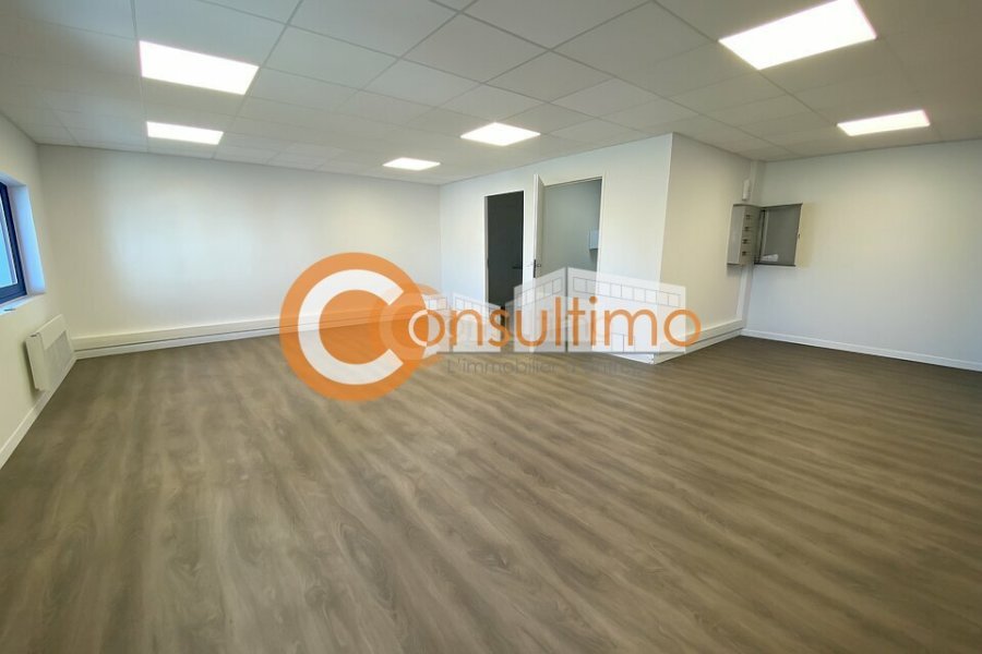Local d'activité à louer 694 m² - Artigues-près-Bordeaux