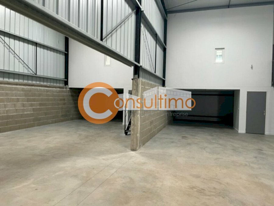 Local d'activité à louer 335 m² - Saint-André-de-Cubzac
