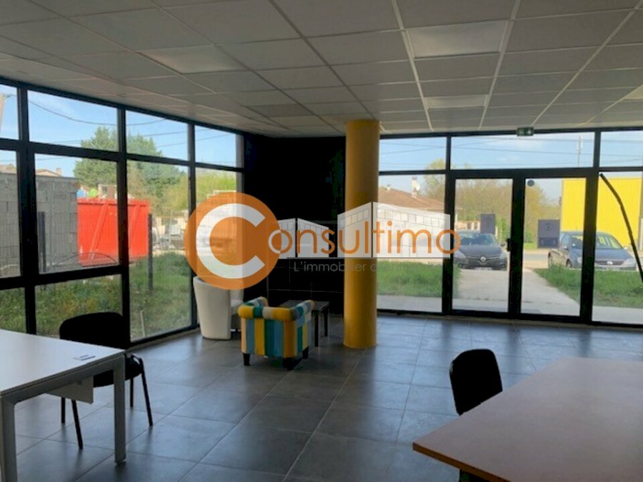 Bureau à acheter 220 m² - Pompignac