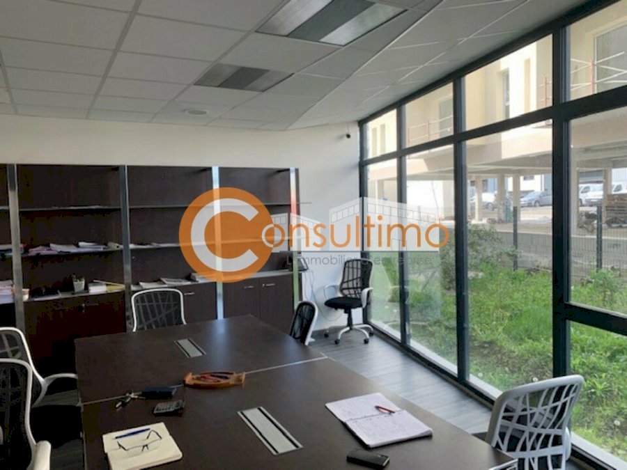 Bureau à acheter 220 m² - Pompignac