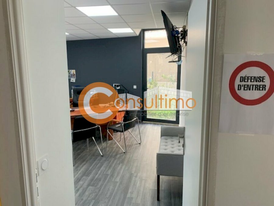 Bureau à acheter 220 m² - Pompignac