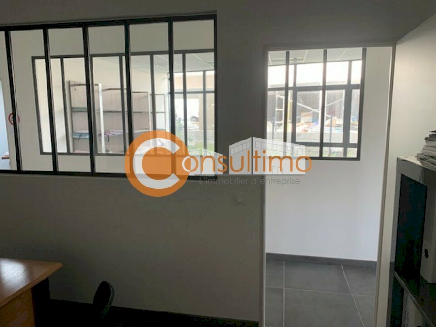Bureau à acheter 220 m² - Pompignac