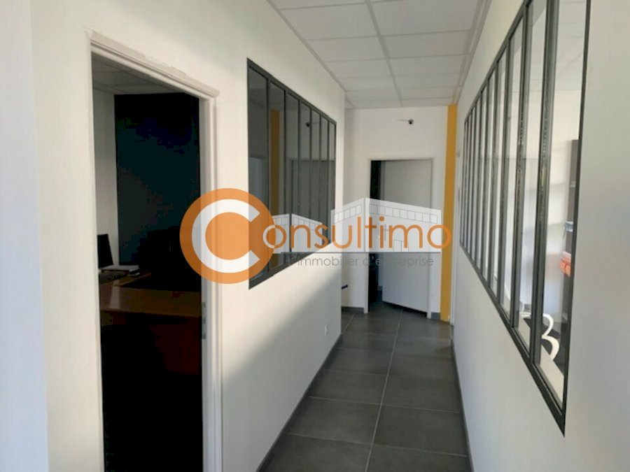 Bureau à acheter 220 m² - Pompignac