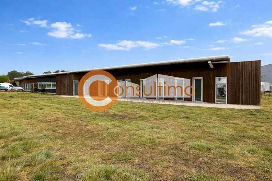 Bureau à acheter 750 m² - Martillac