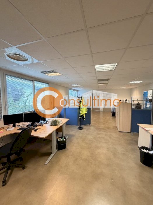Bureau à acheter 750 m² - Martillac