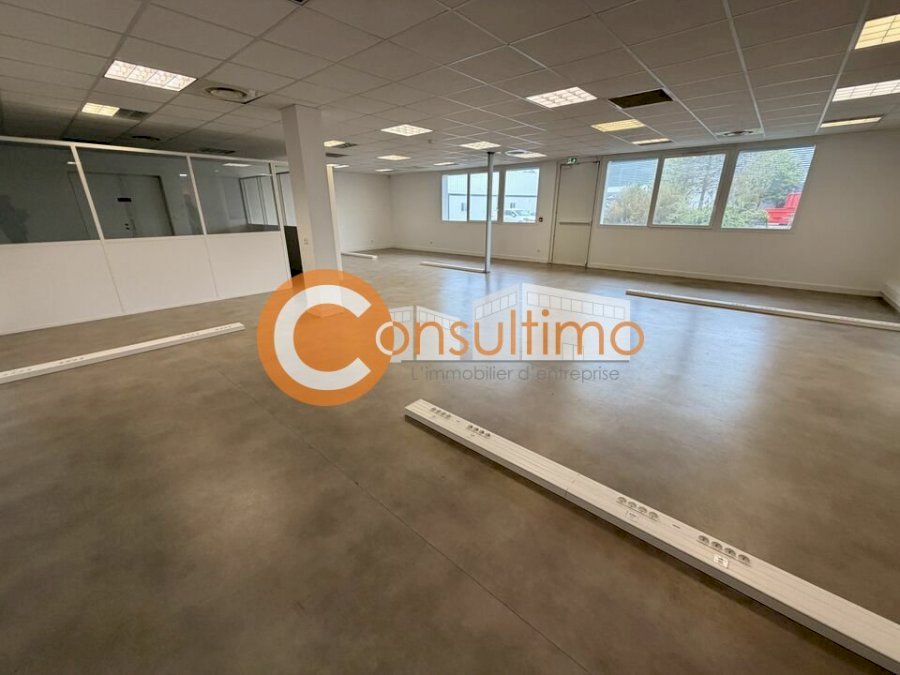 Bureau à acheter 750 m² - Martillac