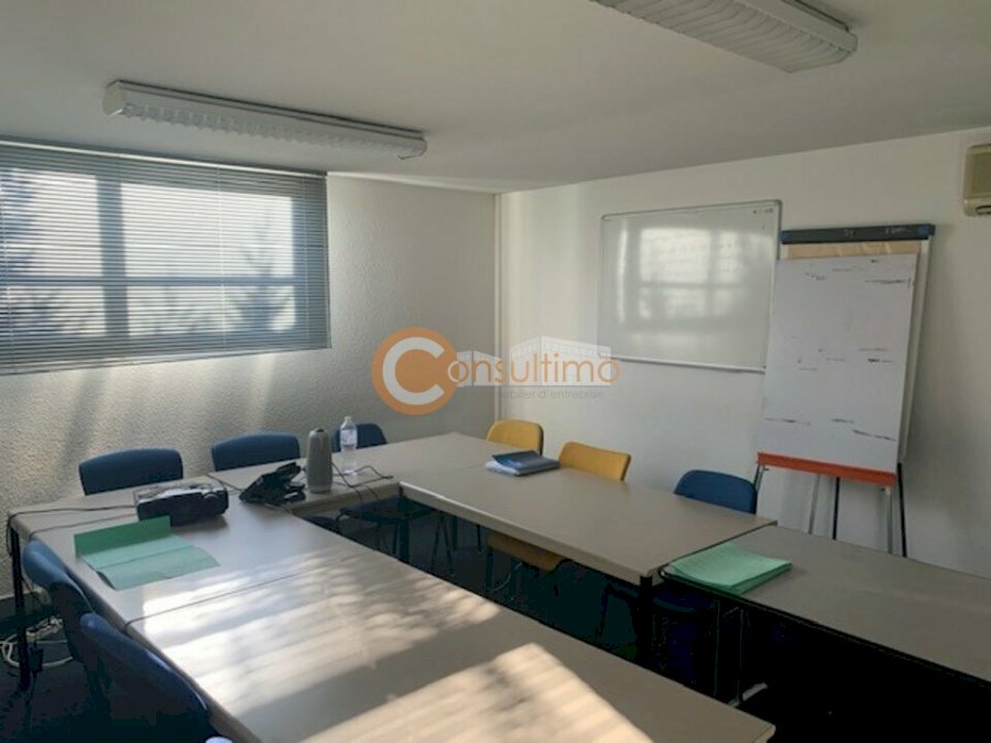 Bureau à louer 350 m² - Pessac