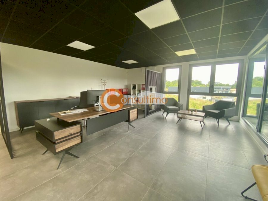 Bureau à louer 700 m² - Montussan