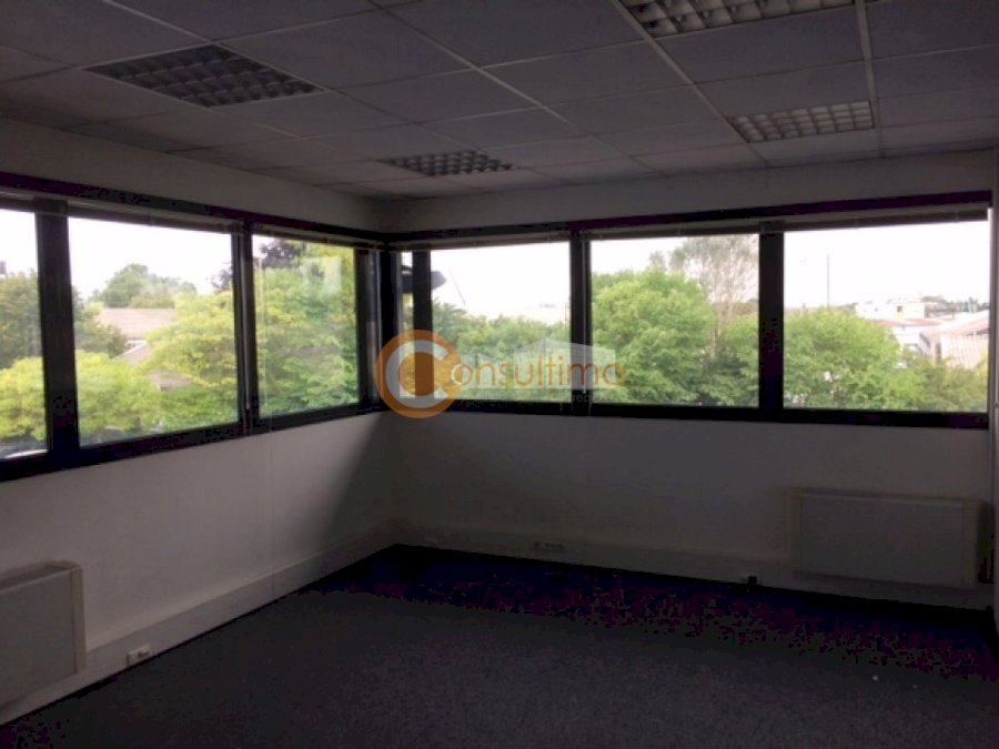 Bureau à louer 1000 m² - Pessac